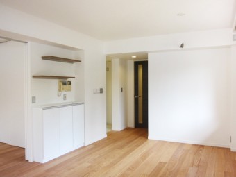 リビングを可動式の間仕切りで明るく広い空間に リビングを可動式の間仕切りで明るく広い空間に